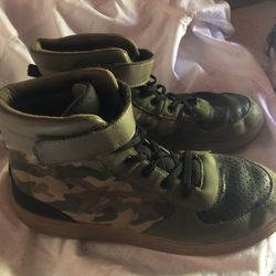 Boys Camouflage Shoes Size 6