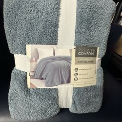 New premier comfort blue feather soft lightweight knit king blanket