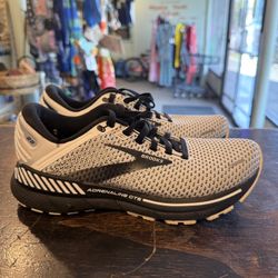 Brooks Adrenaline GTS 22 Women’s Size 8