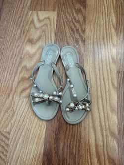 Pretty sandals Size 6