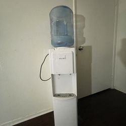 WATER DISPENSER
