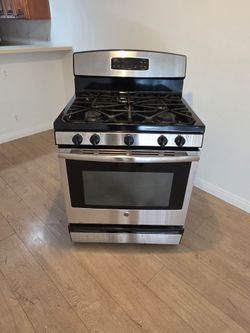 GE 30" Stainless Gas Range / Stove  - 5 Burners  ( clean & working)