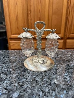 Vintage Clear Glass Grapes Hanging Vine Salt &Pepper Shakers Silver plated Stand. Size stand approximately 5 inches tall and 3 1/2 inches wide. Preo