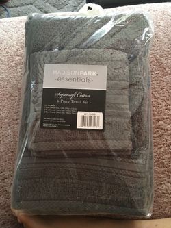 6 Piece towel set brand new $12