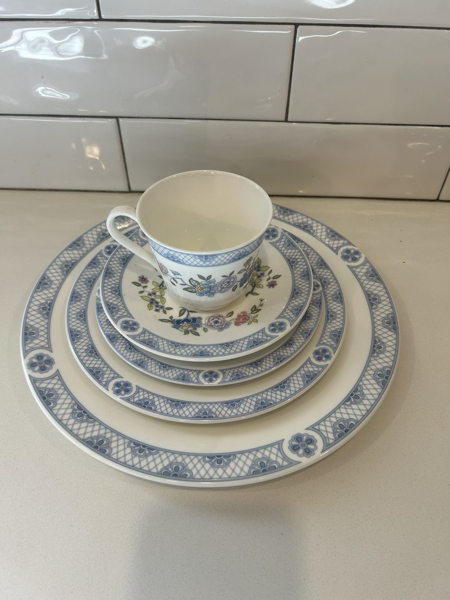 Royal Doulton Coniston 1973 China From England Izgst