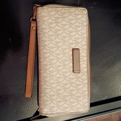 Michael Kors Beige 2 Different Style Wallets 