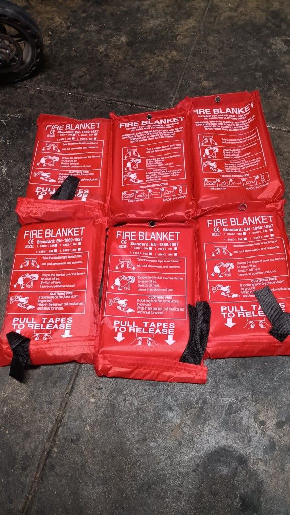 Fire Blanket for Emergency Survival New $10 Each  I Have 6 Left .. Ya Solo Tengo 6 A $10 Cada Uno  Bueno Para Tener