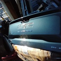 2019 To 2021 GMC Tailgate This Is A OEM One Piece Tailgate