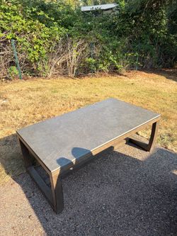 Outdoor patio table