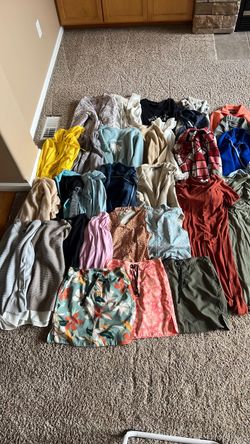 Mixed Clothing Lot – 20+ Pieces