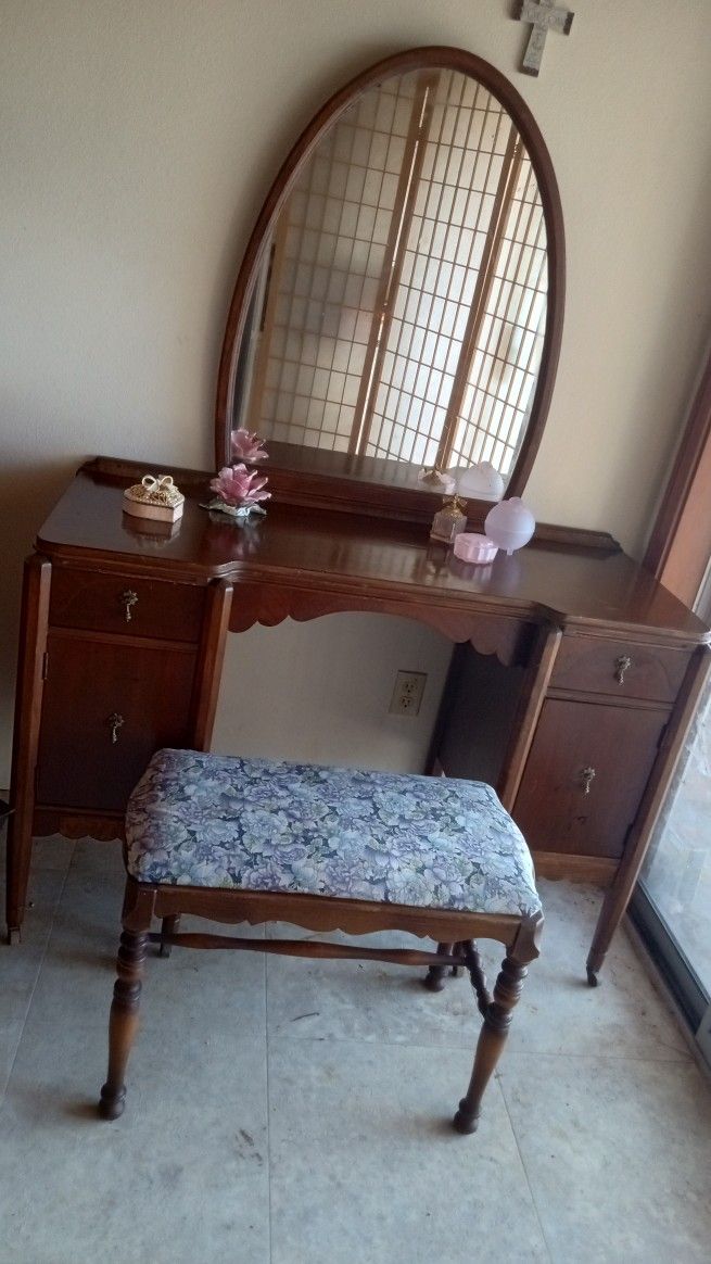 Vanity Set