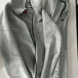 Grey Nike Tech (Men’s Medium)
