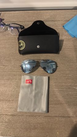 RayBans Aviator VERY GOOD CONDITION (worn twice)