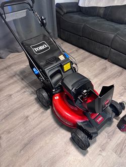 IMMEDIATELY AVAILABLE BRAND NEW TORO RECYCLER 60 V MAX 21 INCH CORDLESS SELF-PROPELLED LAWNMOWER 5Ah BATTERY AND CHARGER INCLUDED. COMES IN MANUFACTUR