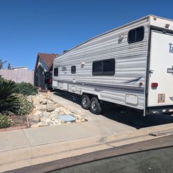 28 ft  2001 thor toy hauler