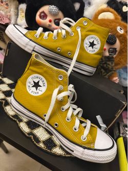 Converse Chuck Taylor All Star High-Tops – Yellow – Women's 7 / Men's 5 💛