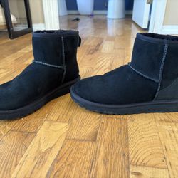 Black Uggs 