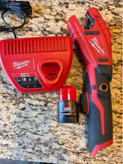 M12 Milwaukee plumber pipe copper cutter with battery and charger
