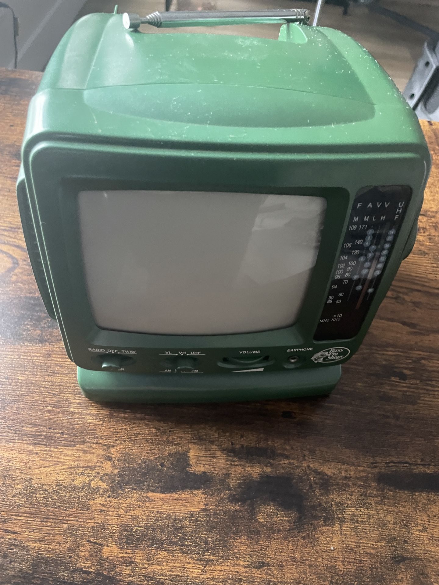 Vintage Bass Pro Shops 5.5 Portable Black And White Analog TV AM/FM Radio