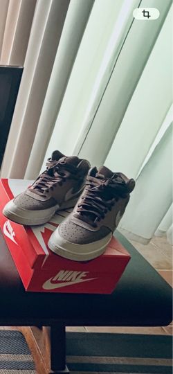 Tenis shoes