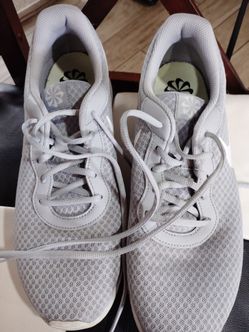 Tennis shoes for men size 11 good condition for $15.00