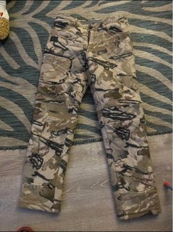 Women under Armour winter pants barely used size 8