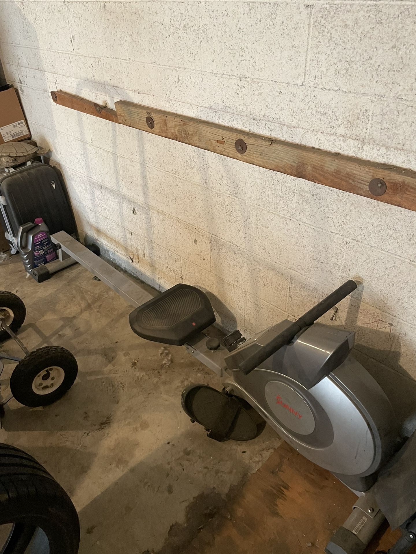 Sunny Health & Fitness SF‑RW5515 Magnetic Rowing Machine