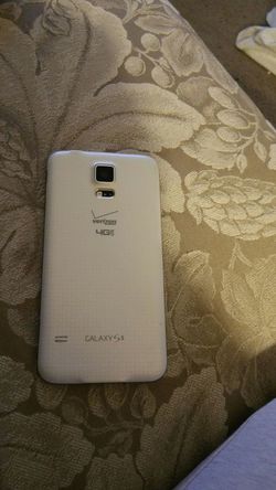 Samsung Galaxy S5 with case