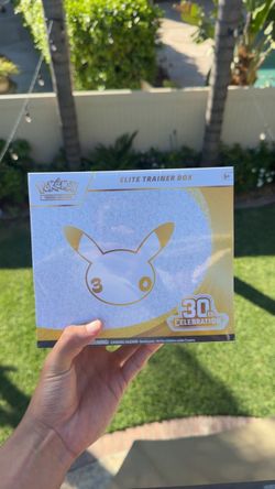 Pokèmon 30th Celebration ETB