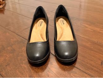 Women’s Black Leather Clark’s Pumps Shoes