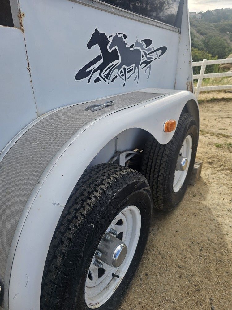 2 Horse Goose Neck Horse Trailer CIRCLE j