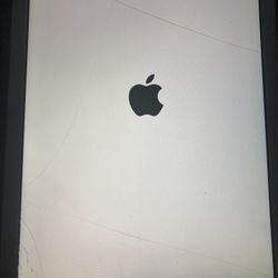 6th Gen 32gb iPad Wi-Fi + Cellular (cracked screen)