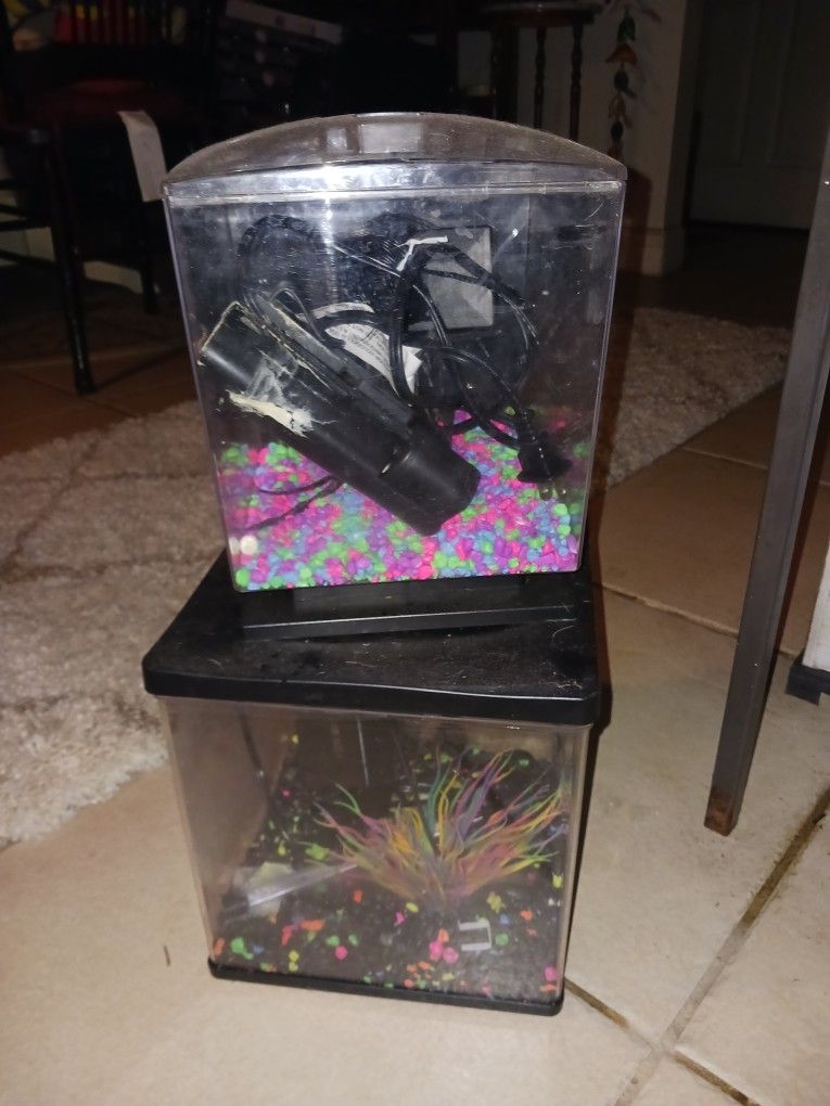 Clean Out Garage 2 Nice Fish Tanks All U See Inside 6 Each Firm 1gal.2gal...