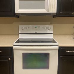 Stove And Microwave 