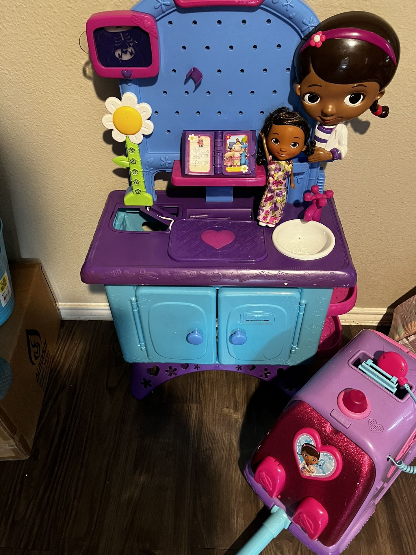 Doc Mcstuffin Play Set And Girls Toys