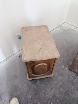 Vintage End Table / DIY Furniture Flip Project