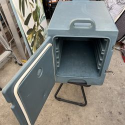4 Insulated Cambro Food Pan Carriers