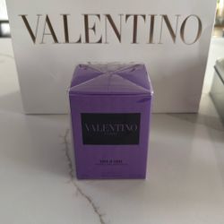 Valentino Donna Born In Roma