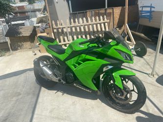300 Kawasaki Ninja bike 4,500$