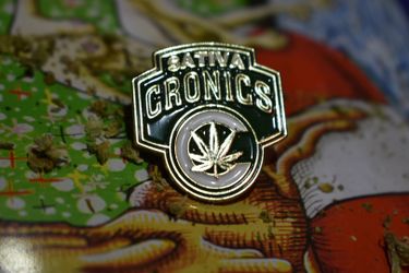 Tha Doubleyou Sativa Cronics soft enamel pin