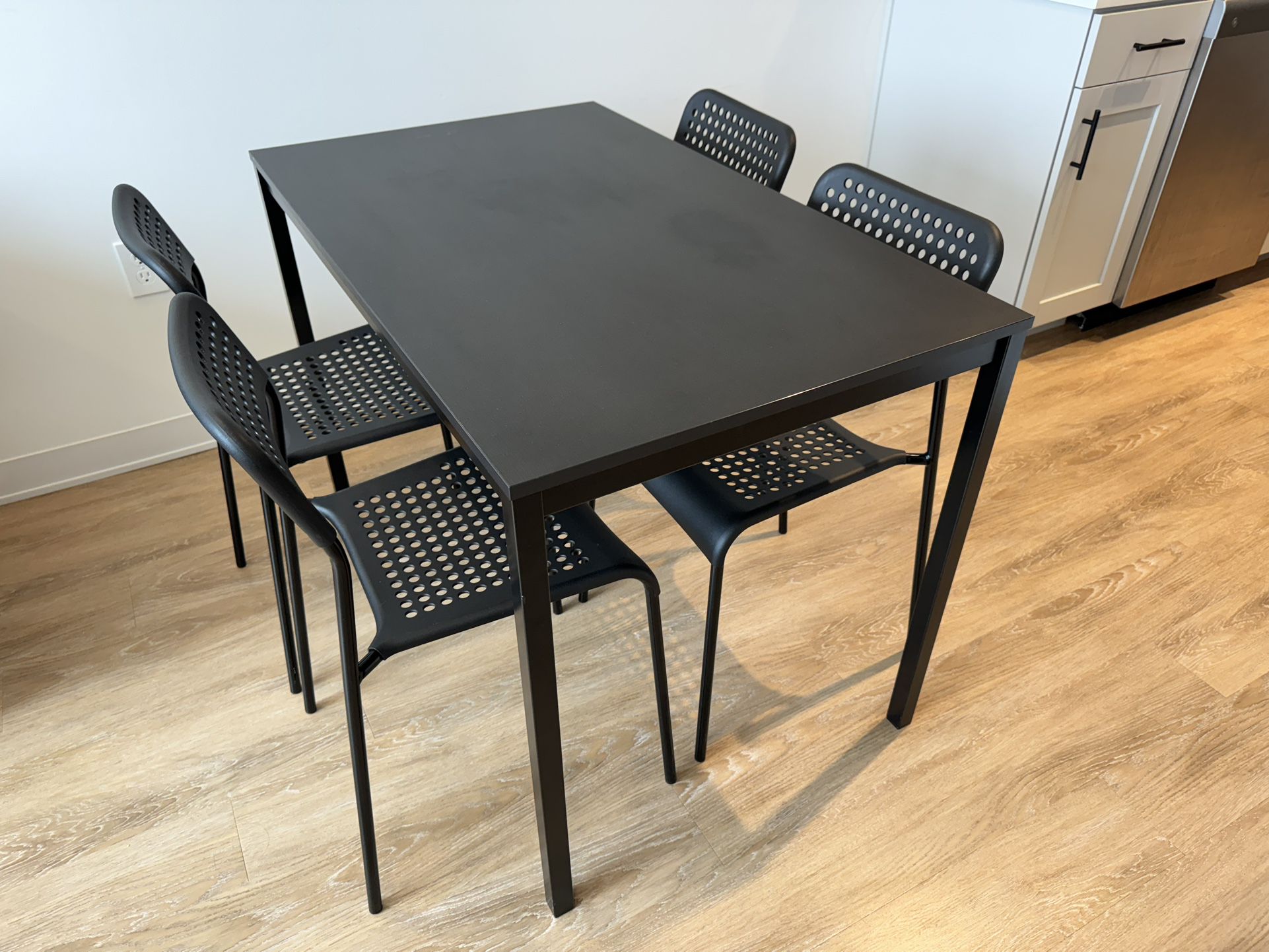 Small Kitchen Table With Chairs