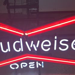 RARE‼️Vintage Budweiser “OPEN” Neon Sign