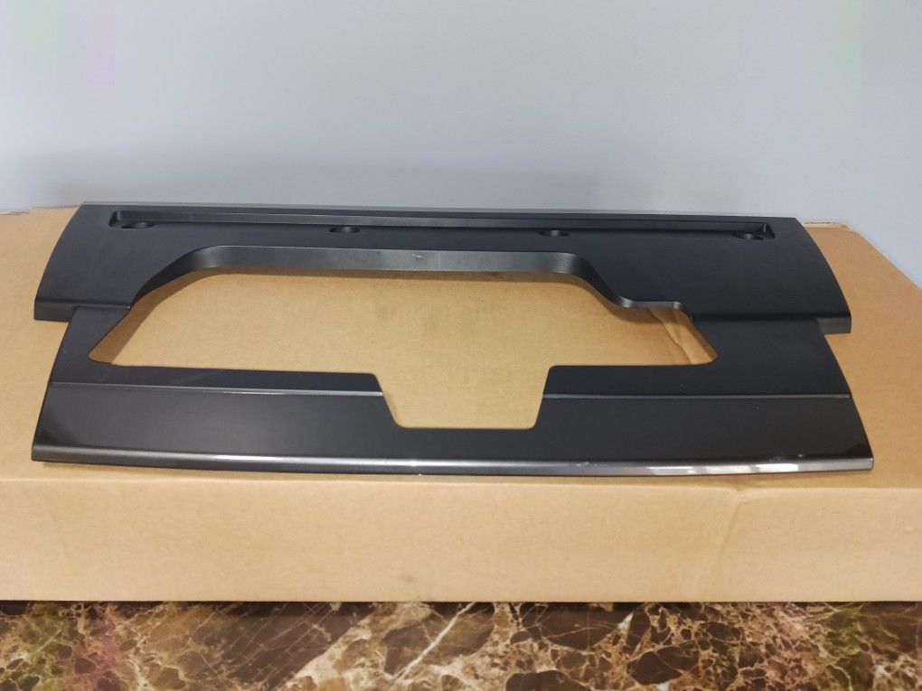 2023 Range Rover Rear Bumper Cover Center Trim OEM LR155010 USED