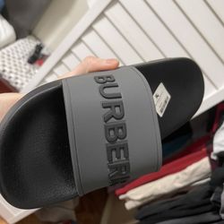 Burberry kingdom men slides size 10