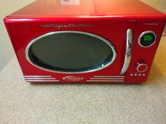 Retro Series Nortalgia Electrias Microwave Like New Its Still For Sale Everyone Want Last Long.Priced To Sale
