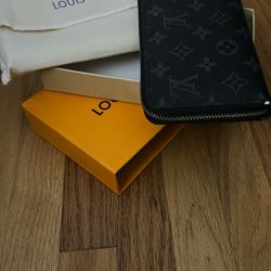 Louis Vuitton Monogram Zip Wallet - Black 