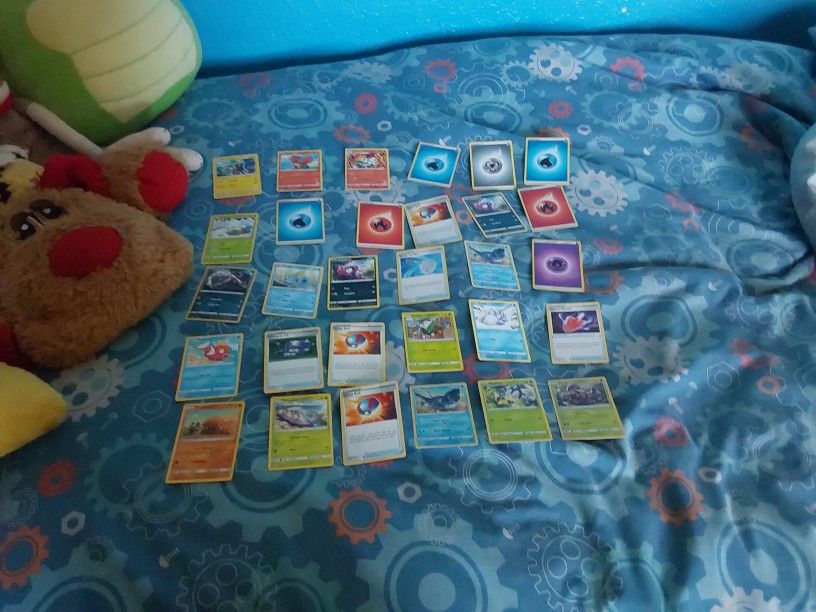 30 Pokemon cards