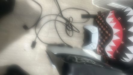 PS5 CONSLE + CONTROLLER —400 OBO