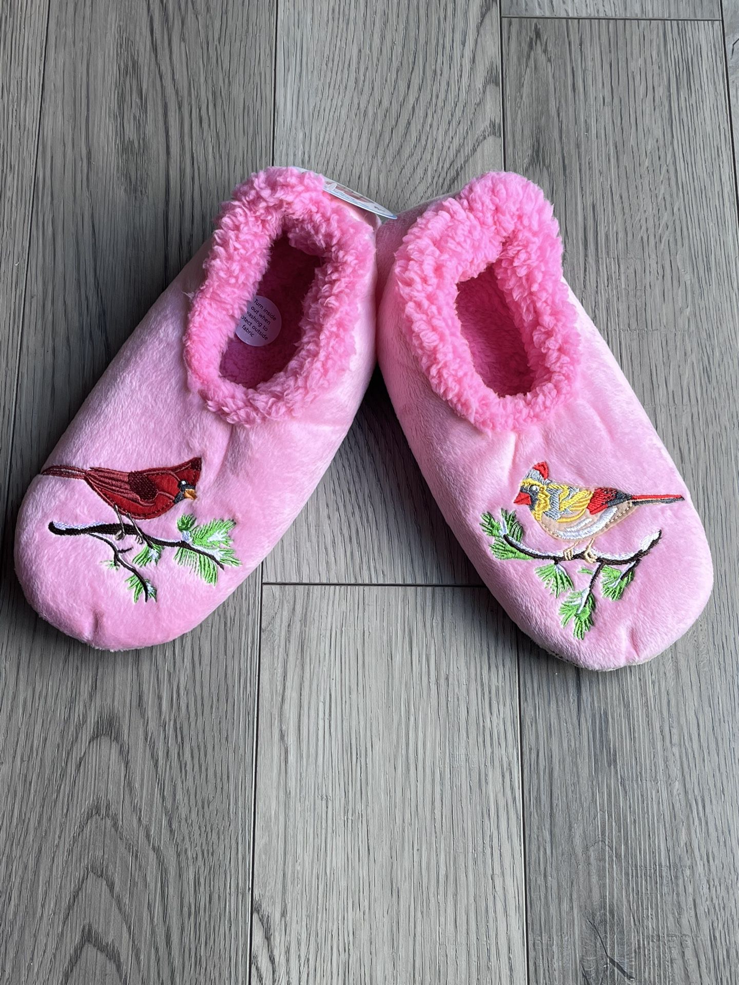 NEW-Snoozie Slippers Size M 7/8