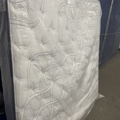 King Pillow Top Mattress. In Plastic.